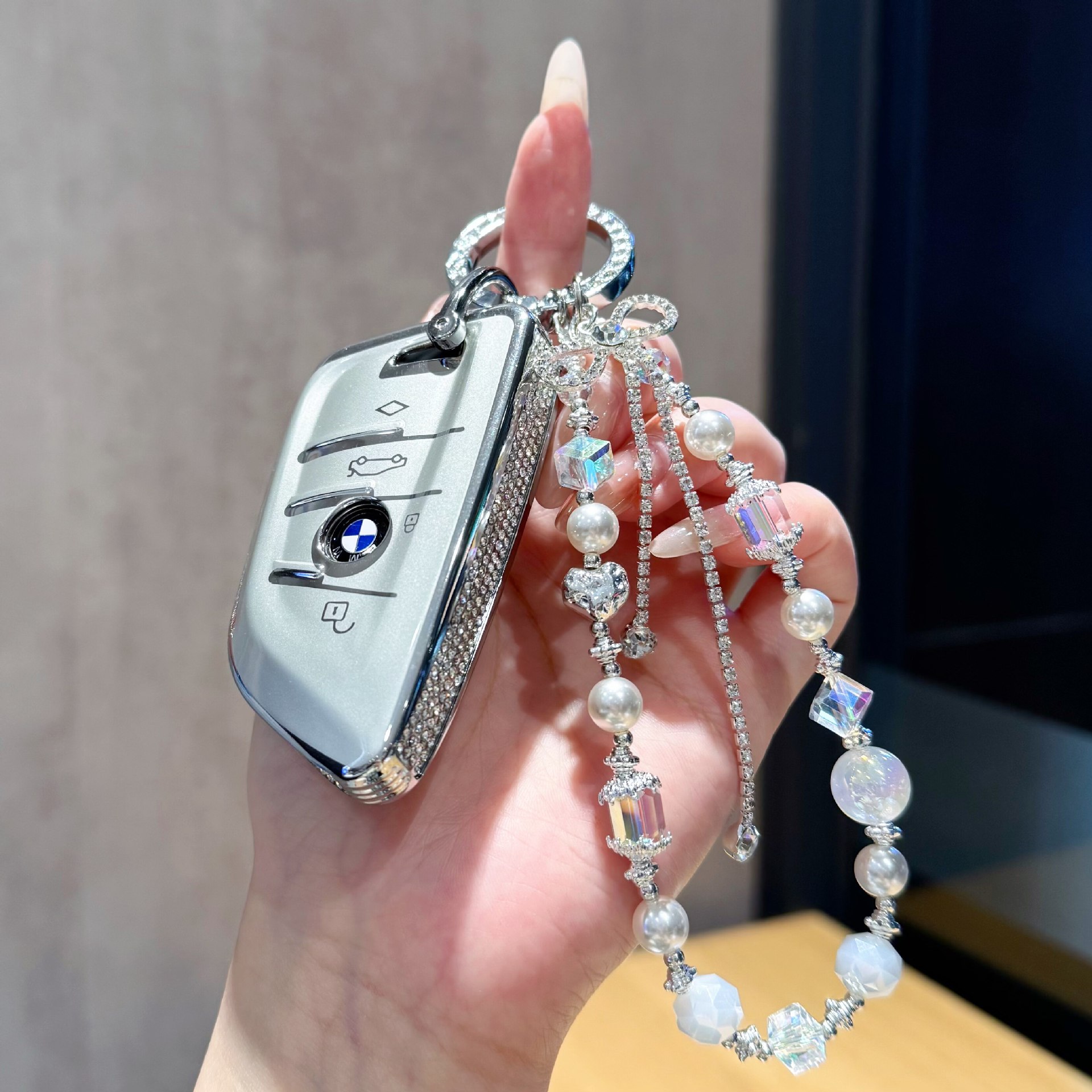 Suitable for BMW key cases, new 3 Series 330li, 5 Series 530li, X1, X2, X3, X4, X5, blade-style women's key case