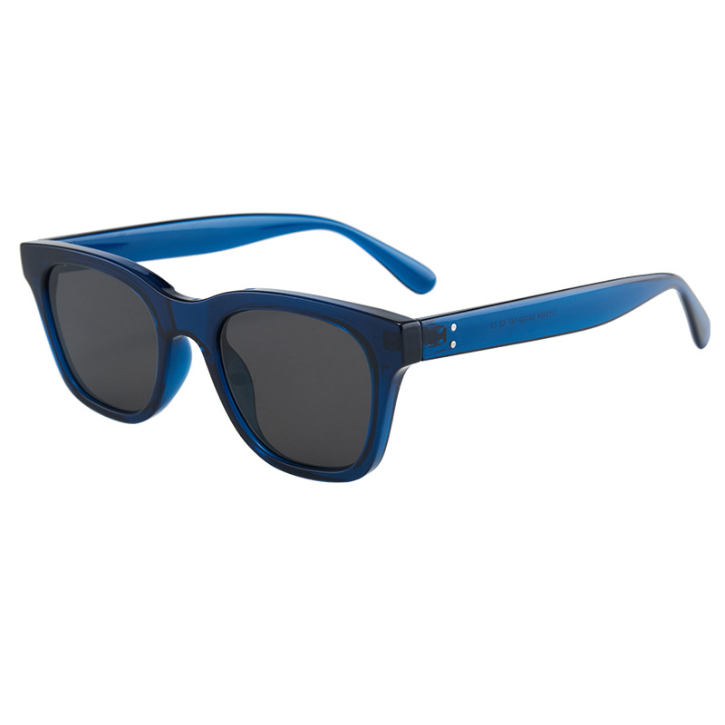 Retro glasses solar-powered