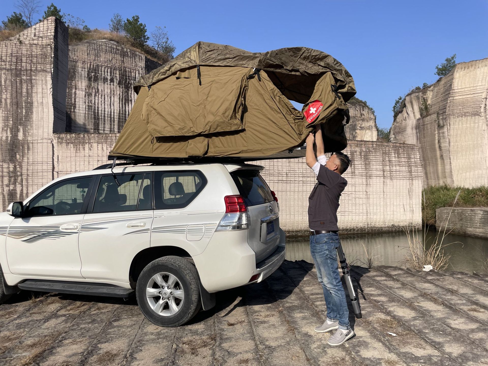 Leftover Foreign Trade Stock with Tags, Sold Out with No Restock, Outdoor Off-Road, Various Sizes, Long Car Roof Tent, Portable Car Tent