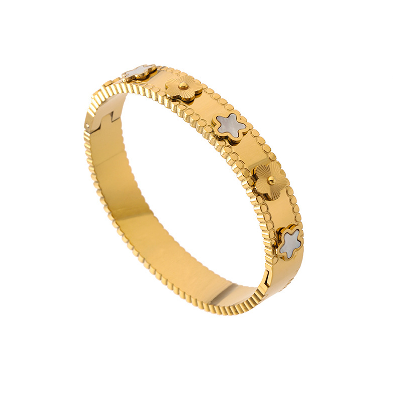 Pulsera de acero de titanio de estilo explosivo transfronterizo europeo y americano para mujer, temperamento que no se desvanece, todo fósforo, flor de cinco hojas, fritillaria, joyería ligera de lujo al por mayor