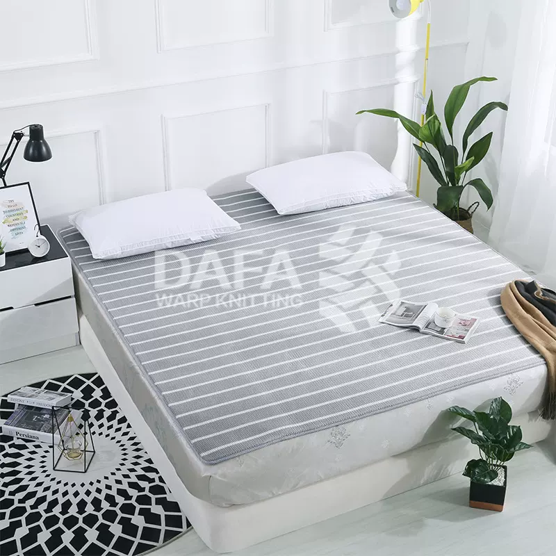 供应3D柔感冰丝凉席垫 成人夏季榻榻米凉垫可水洗透气折叠凉席垫