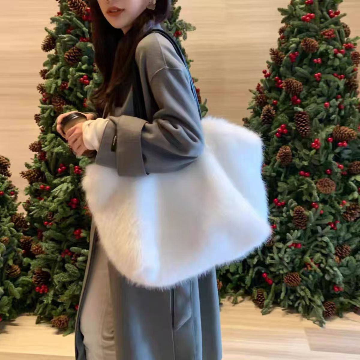 2024 new fur bag, large capacity fur shoulder bag, hand-held large bag, women's bag, tote bag, women's bag_voghion.com