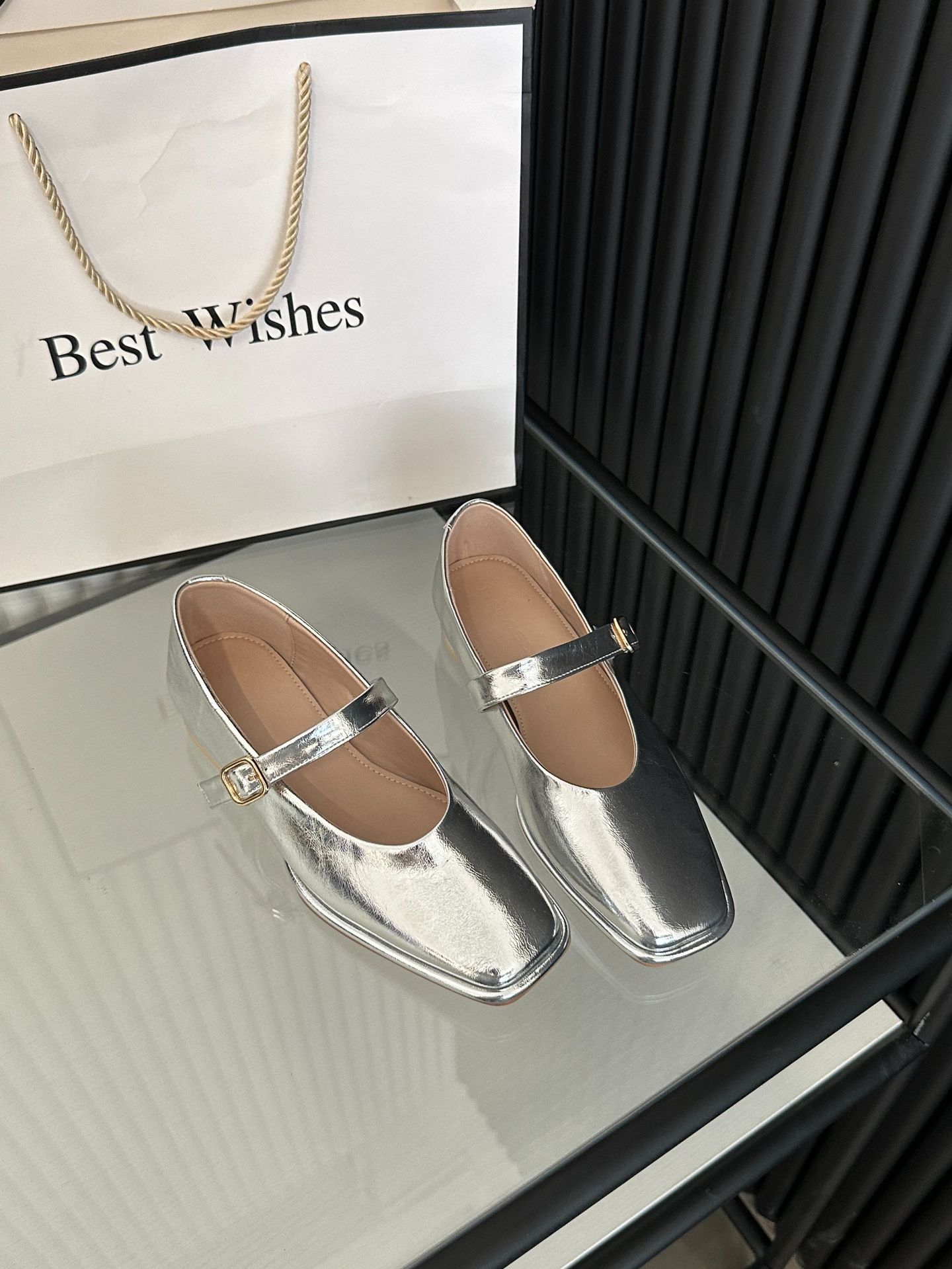 2024 frühling und Herbst Neue frauen Mary Jane Schuhe Eine linie mit Schnalle Quadratischen Kopf Flachen Boden Ballett Einzigen schuh_voghion.com