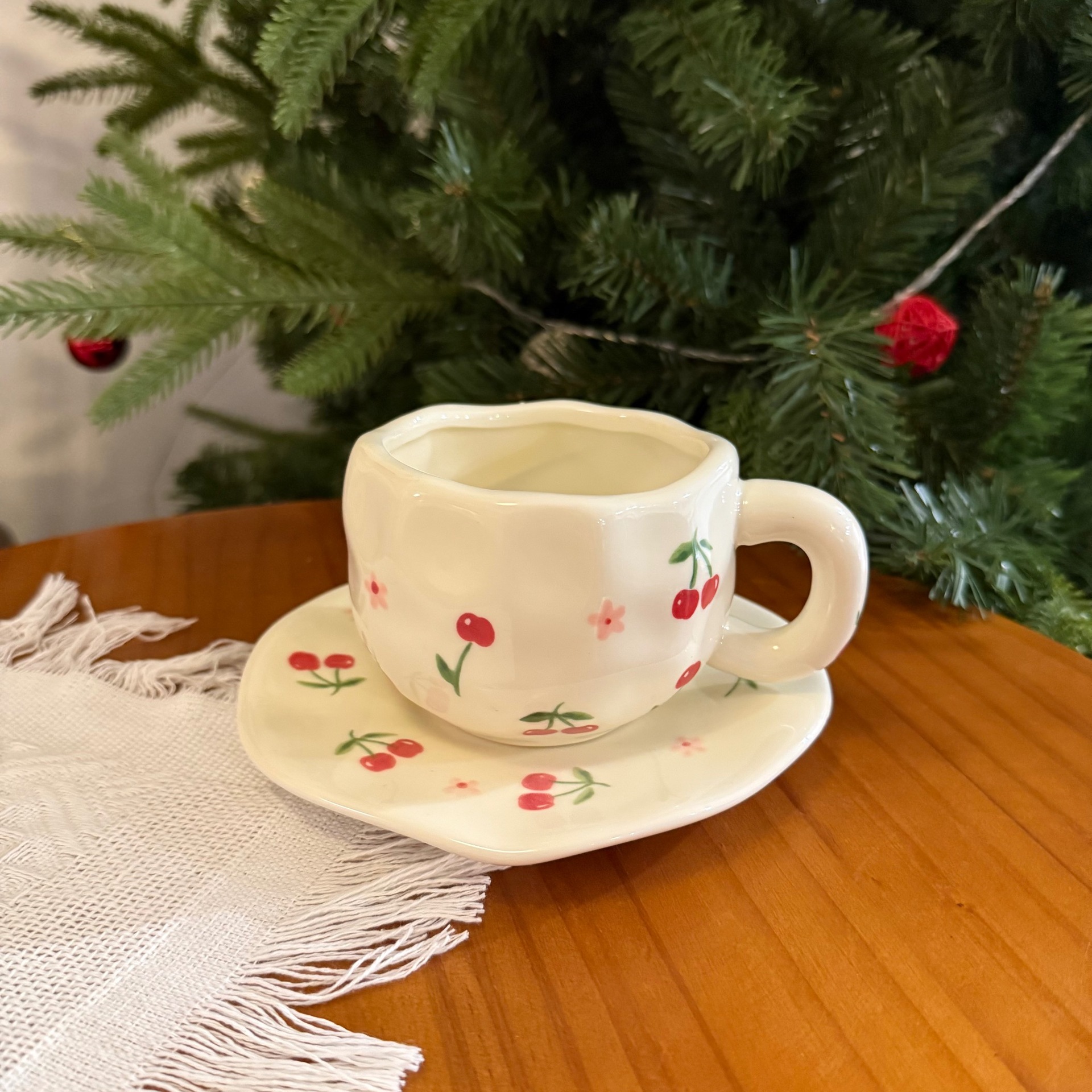 Tazas y platos de cerámica de flores retro de estilo coreano, tazas y platos de café irregular pellizcado a mano, tazas y platos de té de la tarde