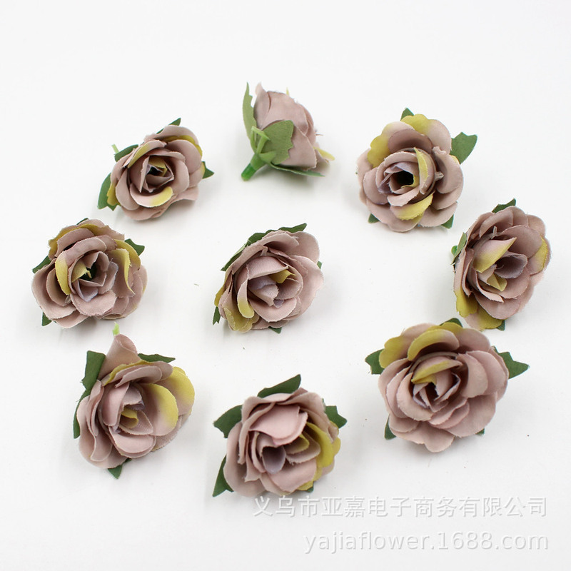 レトロなバラの花の頭をシミュレーションします。|undefined