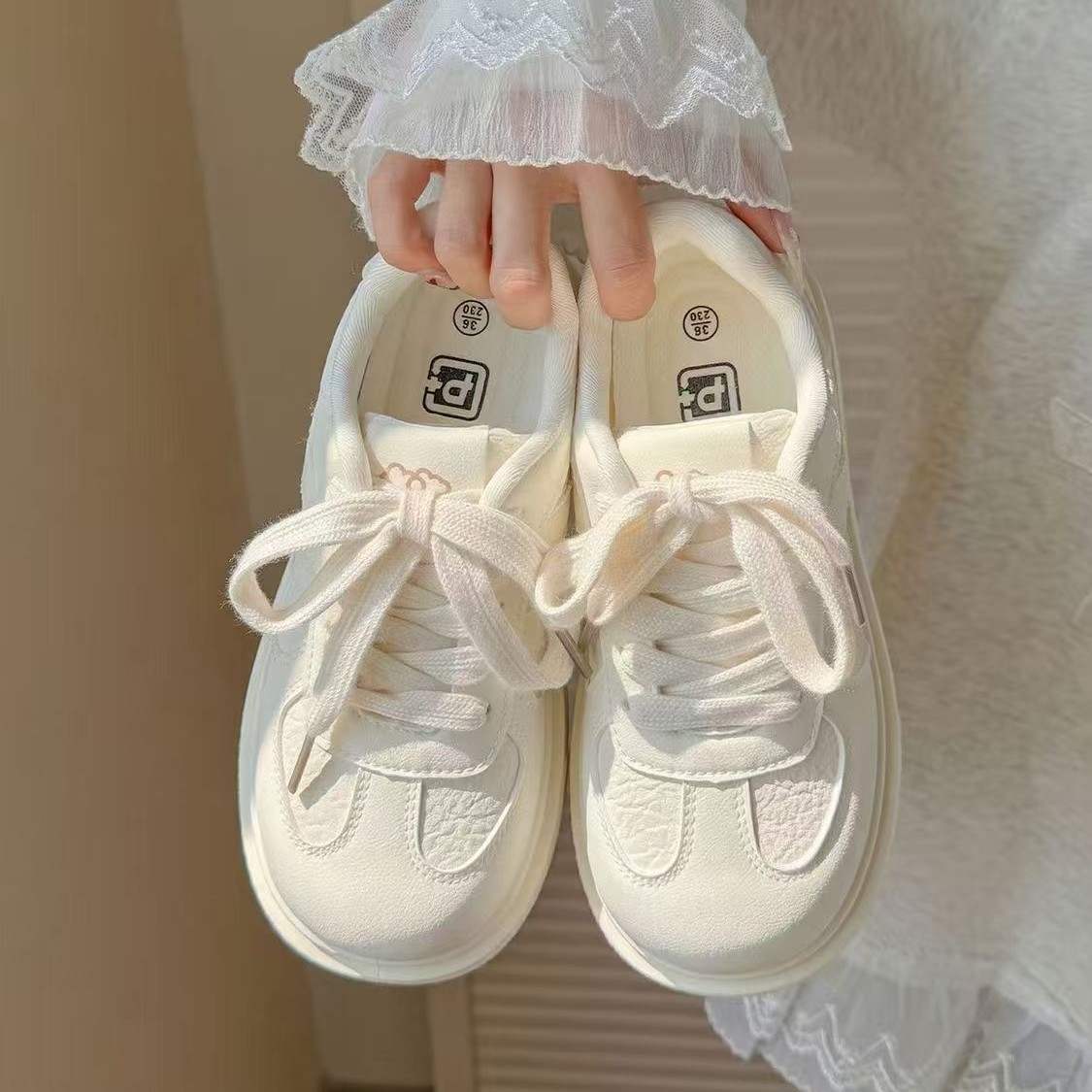 2026 primavera y verano nuevos zapatos de skate inswind pan zapatos cómodos, suaves y elevados, zapatos blancos resistentes al desgaste para mujeres