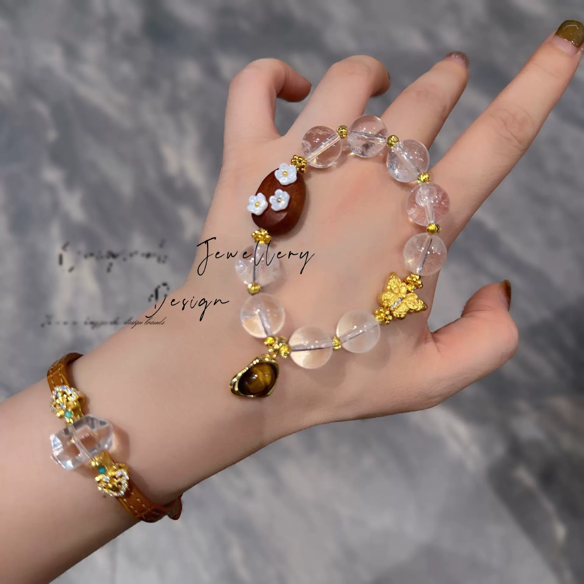 纯天然白水晶蝴蝶傲梅檀香虎眼石吊坠手串时尚显白百搭精致女