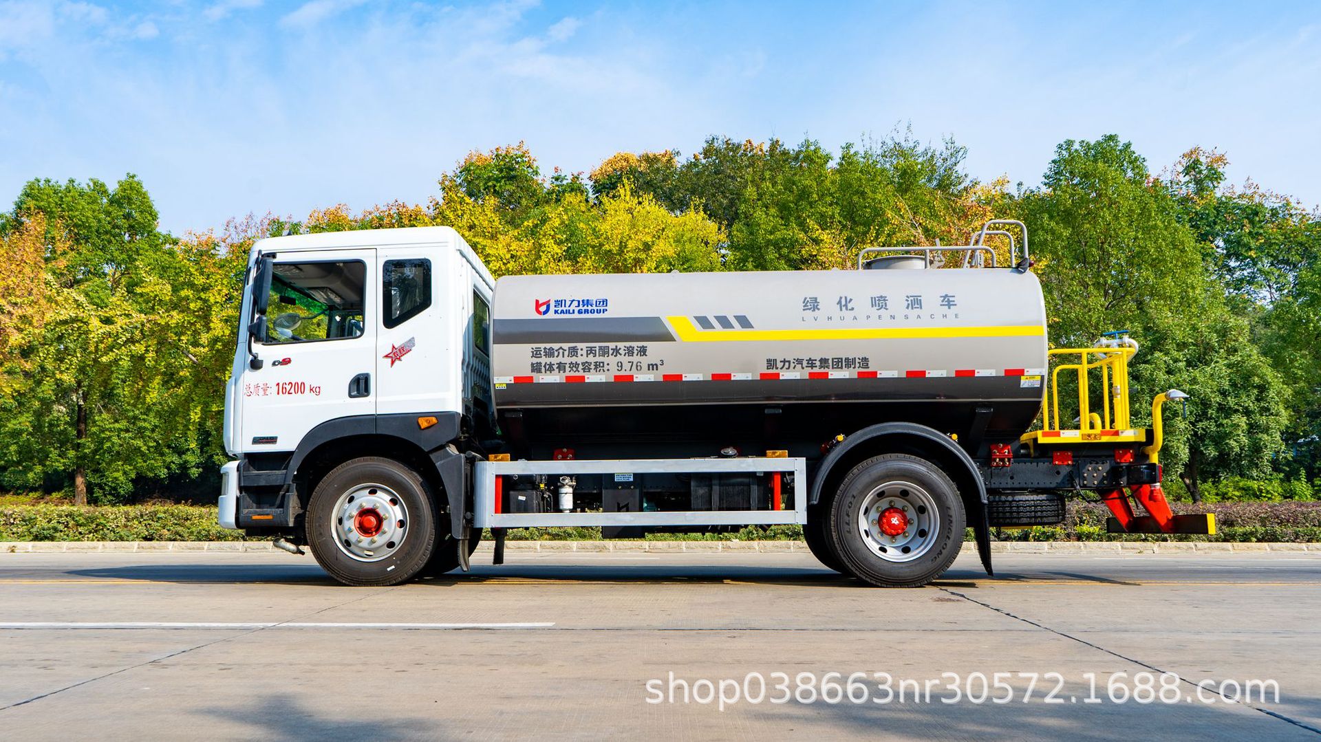 Dongfeng F9 Sprinkler Truck 12 Tons Direct Sales from Manufacturer for Greening, Dust Suppression on Construction Sites, Road Washing, and Sprinkling