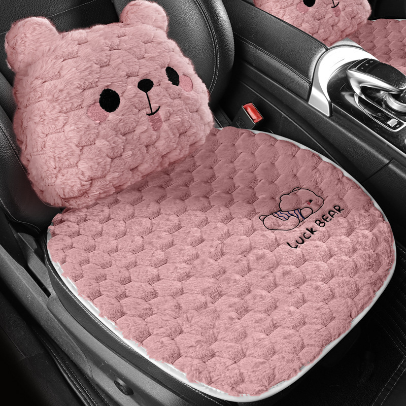 新型の自動車の座布団は冬のぬいぐるみが可愛いです。女性は保温してお尻を温めます。|undefined