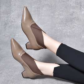 欧洲站女鞋2024新款胎牛皮尖头法式粗跟松紧口极简短靴气质及踝靴