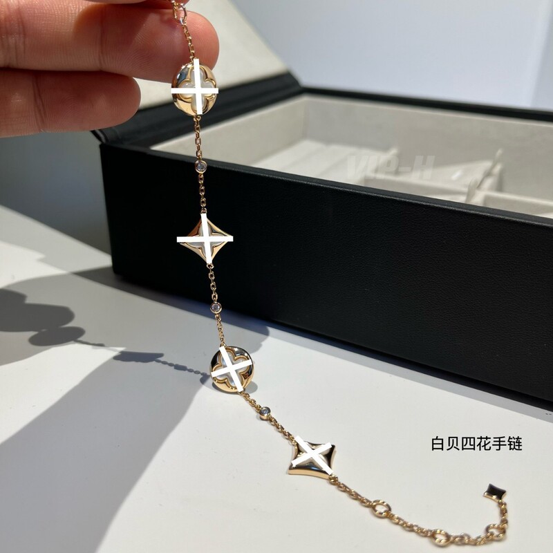 New Four-Leaf Clover Donkey's Presbyopic Bracelet for Female Celebrities, Rose Gold-Plated White Mother-Of-Pearl Non-Fading Bracelet, One Piece Drop Shipping