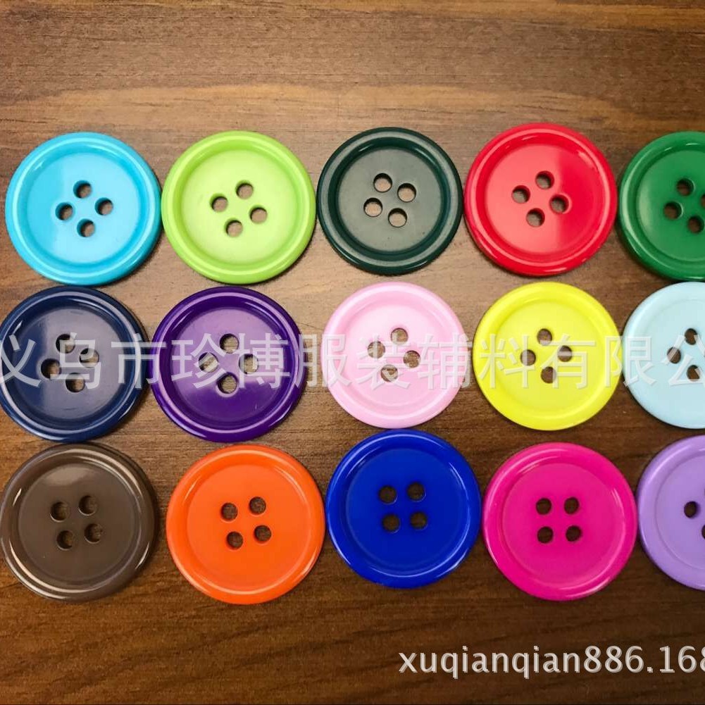 DIY服装圆形纽扣 卡通细边四眼彩色树脂纽扣 服饰鞋帽有眼纽扣