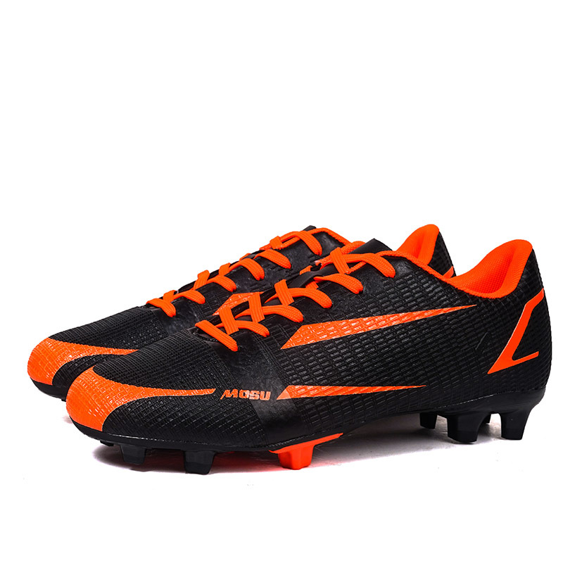 2025 nuevos zapatos de fútbol juveniles de clavos largos transfronterizos para hombres y mujeres fábrica de zapatos de entrenamiento de competición de moda