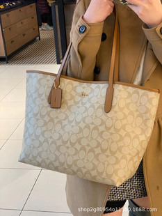 Sophisticated capacious shopping bag, one-shoulder bag
