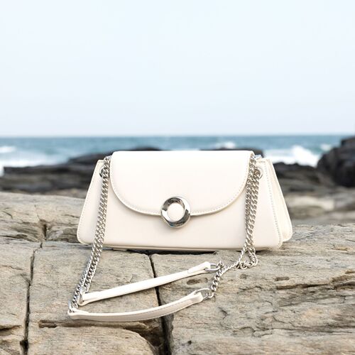 A niche designer high-end bag with a baguette shape, 2024 fashion, minimalist unisex shoulder and crossbody chain bag.