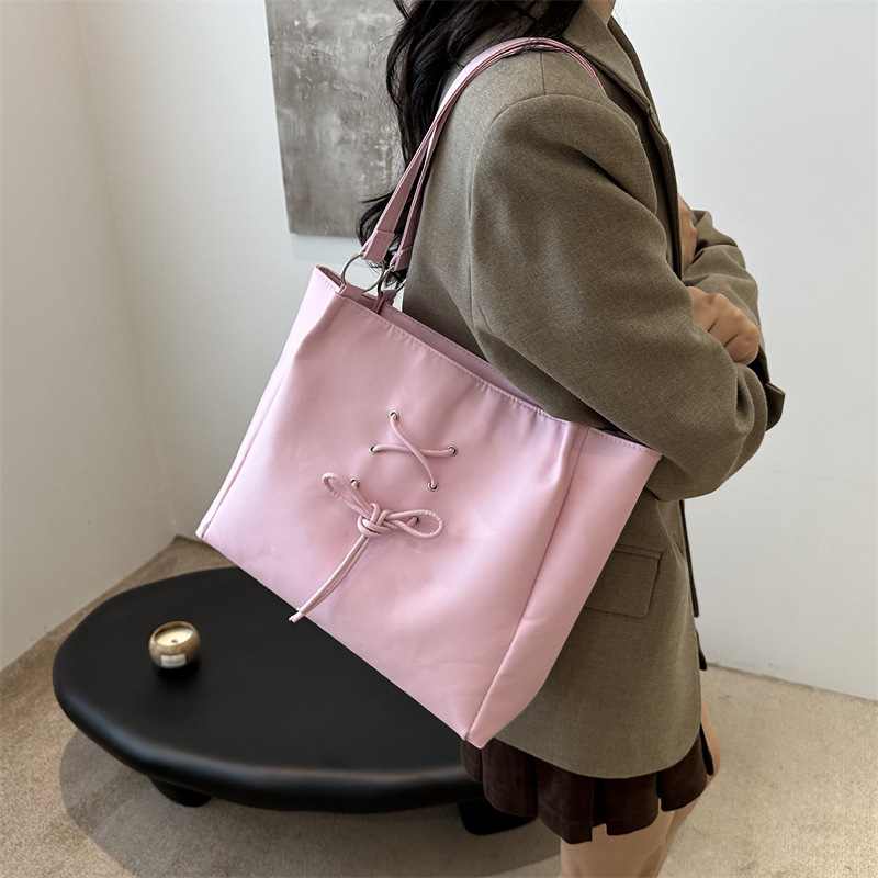 Bolsa de moda de gran capacidad para mujeres 2024 otoño y invierno nuevo simple bolso de hombro casual de viaje bolso de brazo