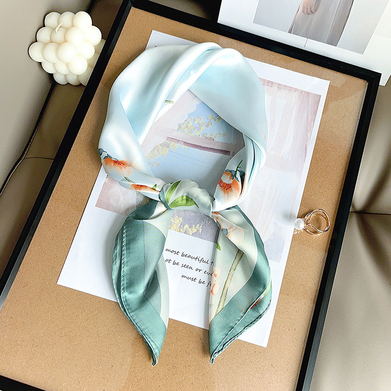 Bufanda cuadrada de moda de estilo moderno simple, nueva bufanda de ropa profesional fresca pequeña, bufanda cuadrada de seda de imitación de temperamento para mujer