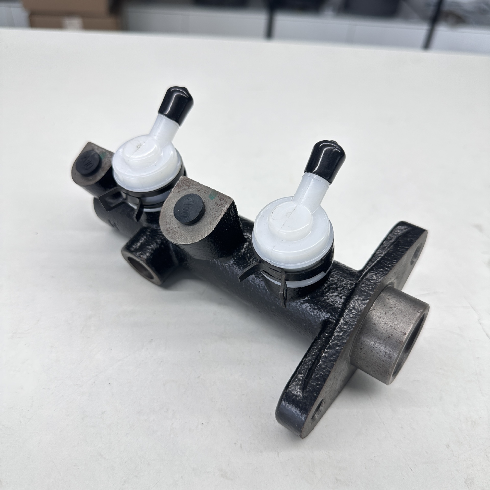 Suitable for Mitsubishi L300 1991-2003 Brake Master Cylinder Brake Master Cylinder Mb407063