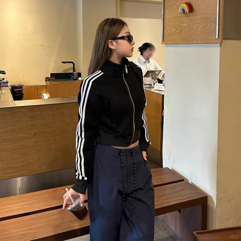 Three-Stripe Short Sweatshirt for Women, Regular Shoulder Jacket, 2026 New Korean-Style Casual Top, Cardigan, Sports School Uniform