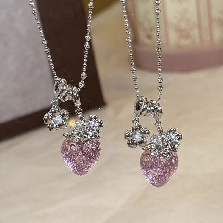"Berry Sweet Brew" Ice-Clear Pink Strawberry Flower Necklace for Women, Exquisite and Luxurious, High-End Sweet Temperament Clavicle Chain