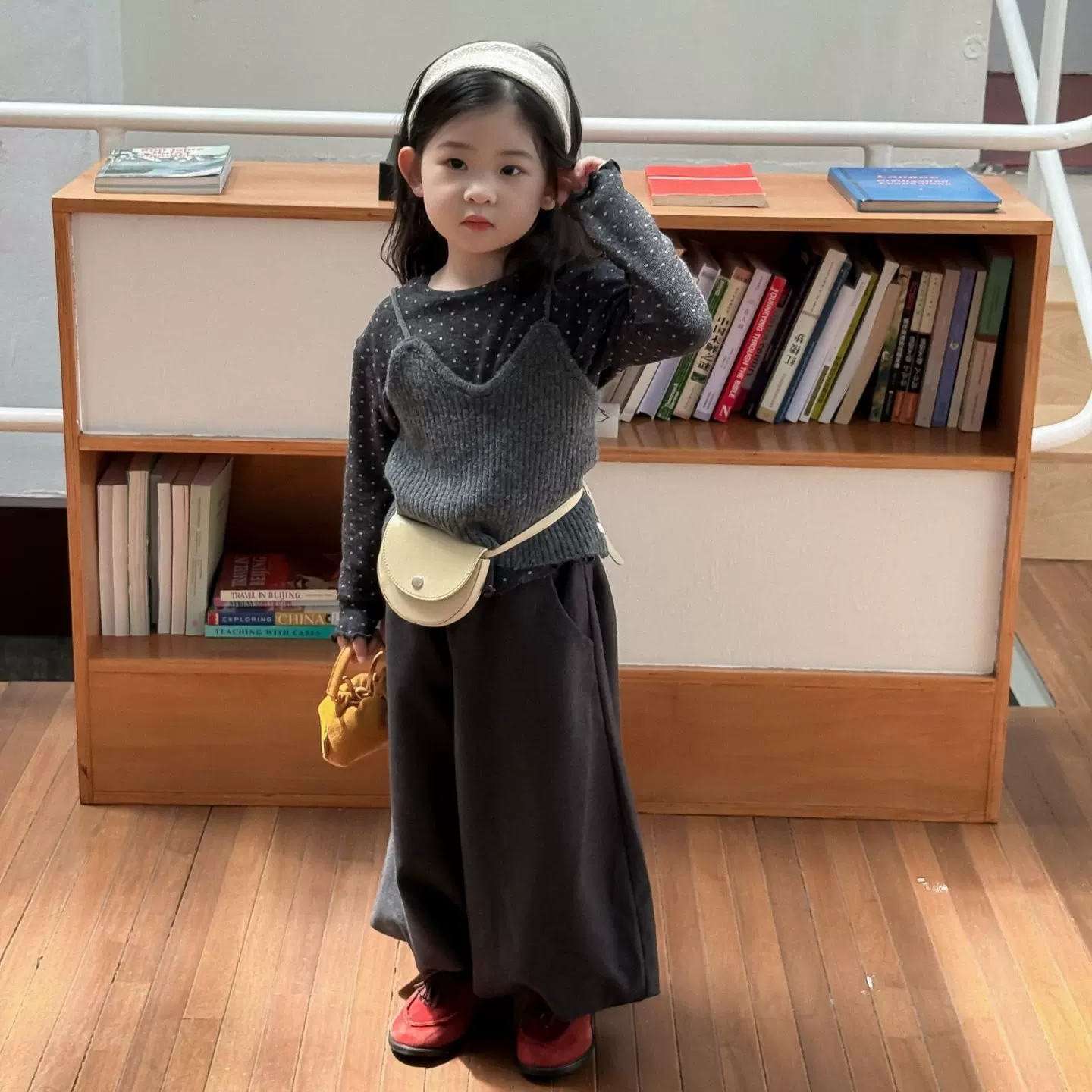 2025秋季新款童装 韩版童装 女童点子圆领打底衫 儿童百搭打底衫