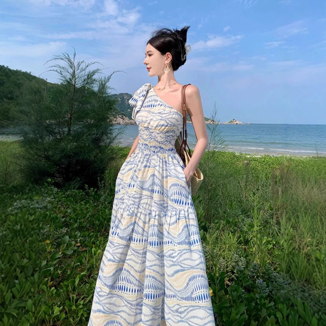 Таиланд Фотографическое платье с диагональными плечами нишевого дизайна темпераментная юбка для отдыха Санья пляжное платье