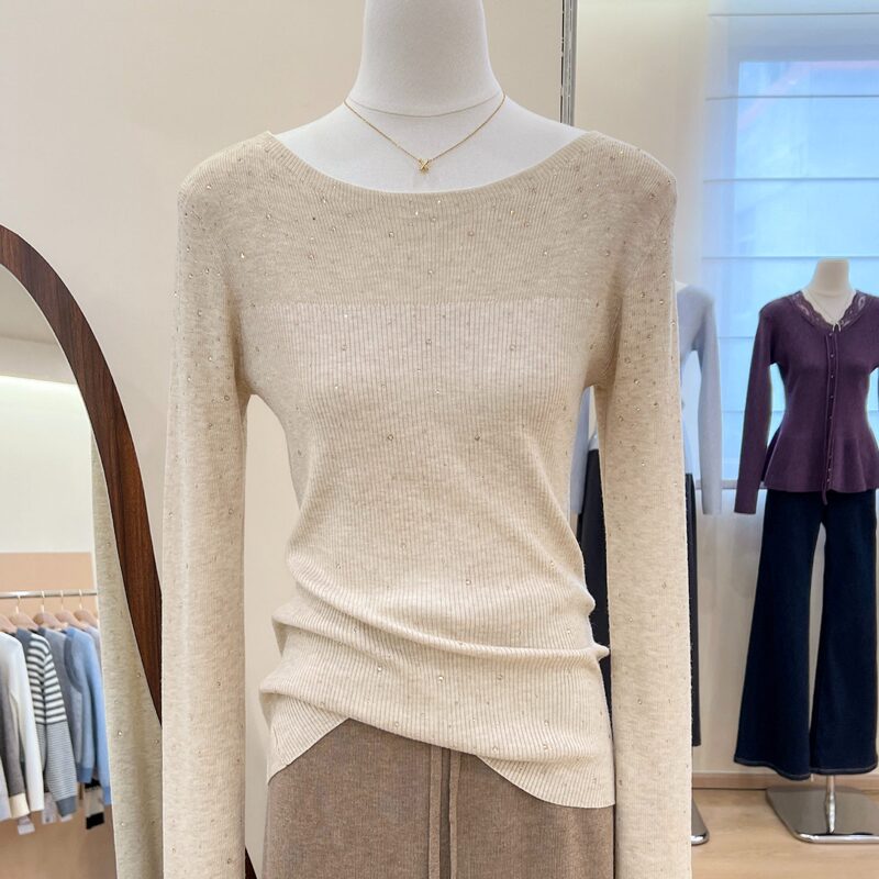 French-style rhinestone knitted sweater for women, autumn and winter slim-fit round-neck long-sleeve base sweater with a high-end feel French-style rhinestone knitted sweater for women, autumn and winter slim-fit round-neck long-sleeve base sweater with a high-end feel