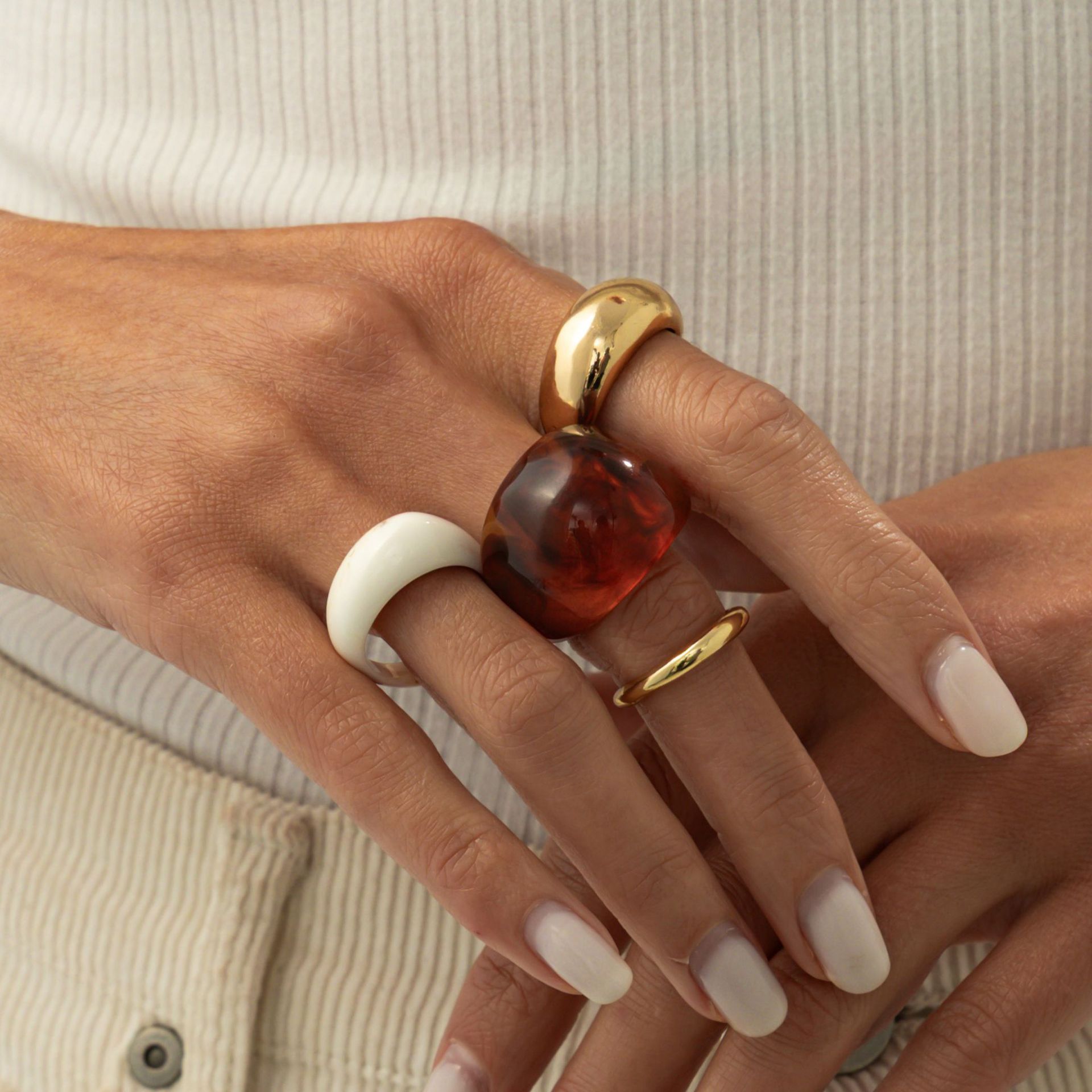 Zweifarbige, stapelbare, zarte Ringe, trendiges Set aus verschiedenen Metallen zum Kombinieren, minimalistische, dünne Gold- und Silberringe, gravierte Initialen und Sternsymbole, 3-5 Stück zum Stapeln, Mode_voghion.com