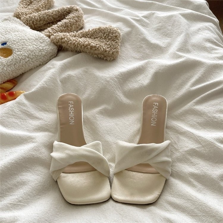 Zapatillas de cara casual francesa para mujeres 2026 nueva moda de verano, tacones gruesos con falda de talón frío image 4