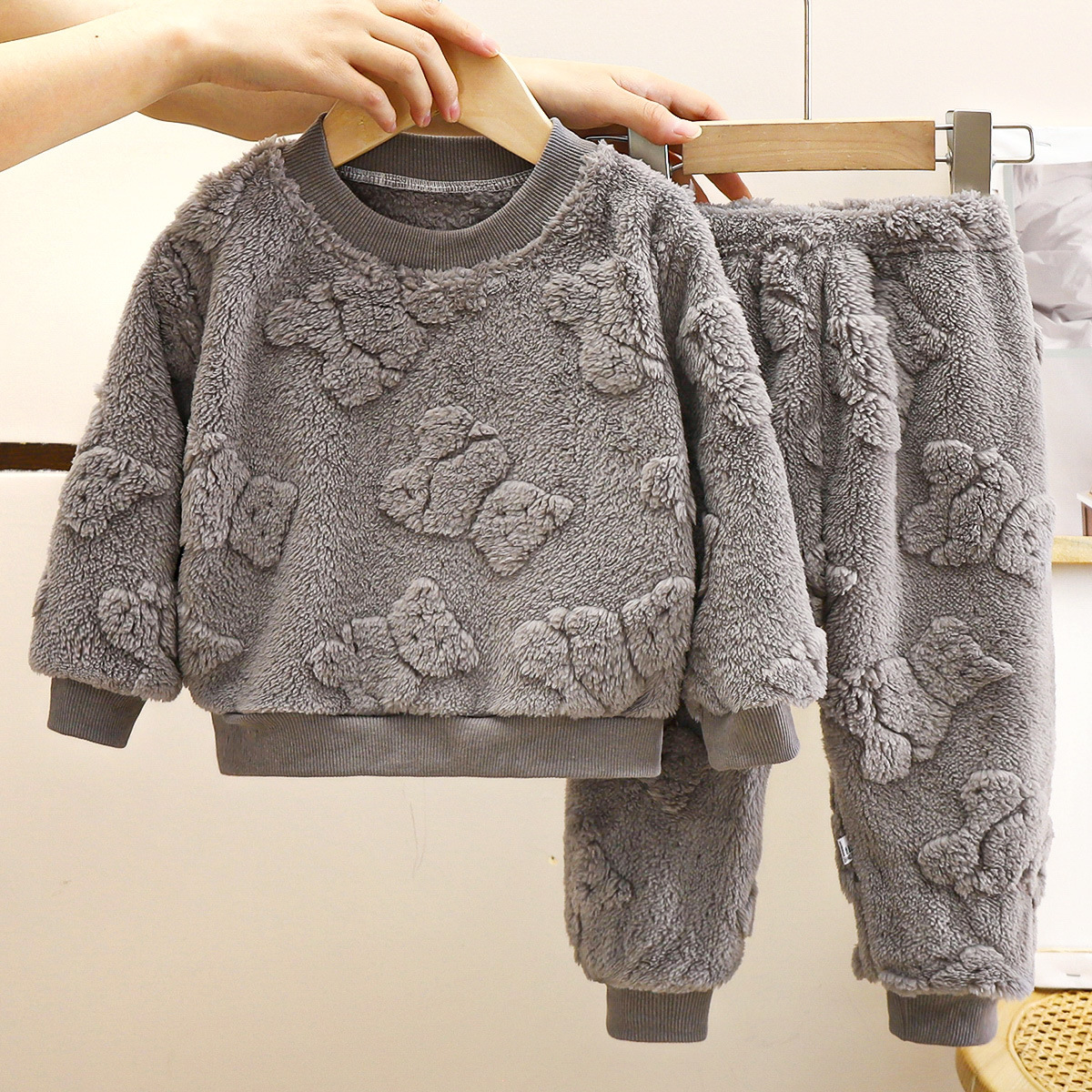 Pijama infantil conjunto de calentamiento otoño y invierno nuevo niño grueso ropa de hogar bebé ropa de terciopelo ropa infantil estricta selección
