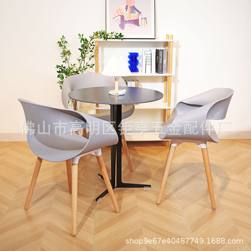 Escritorios y sillas creativos simples, sillas de comedor de plástico, sillas de ocio, sillas de café, mesas y sillas de negociación de oficina en casa, combinación