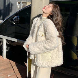 香风羊羔毛外套女2025冬季新款小个子宽松加厚白色毛毛上衣棉服女