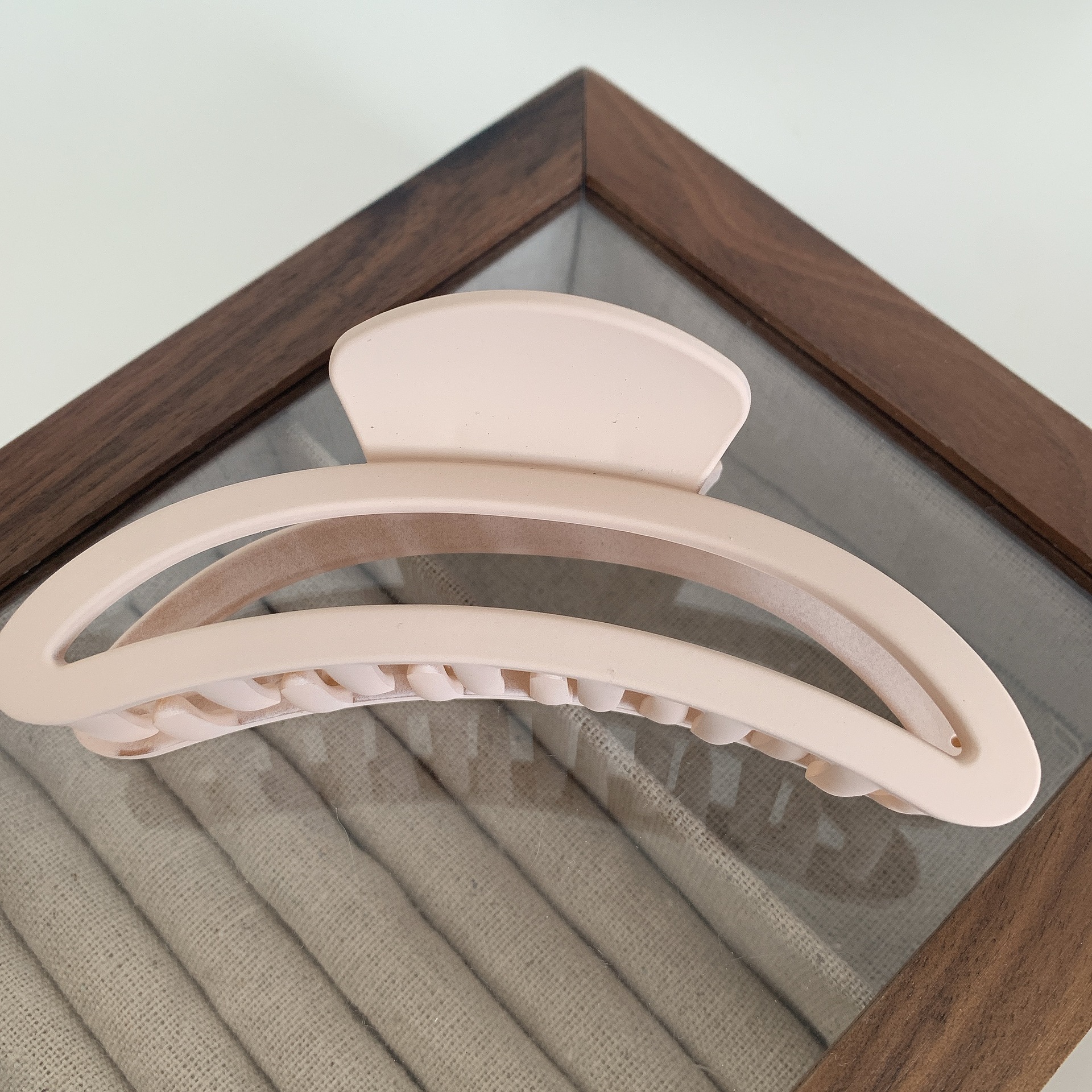 Suave Morandi color horquilla grande clip de tiburón Crescent esmerilado textura espalda Cabeza updo pelo clip accesorios para el cabello