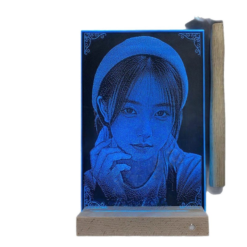 ガラスの画像の真人の写真のハンマーは瑠璃を描いて絵を叩いて非遺品の彫刻のカップルの誕生日の贈り物を代行します。|undefined