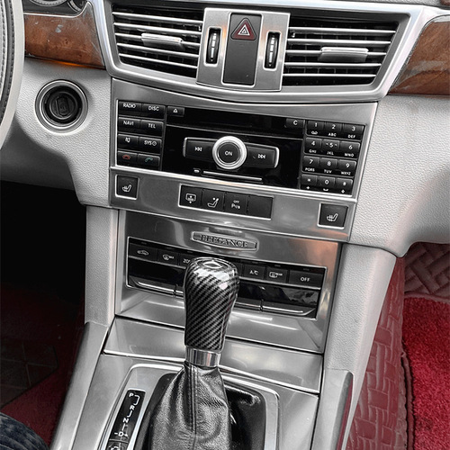 Mercedes-Benz 10-11 old E-class interior modified e200l e260l W212 central water cup panel with decorative strips