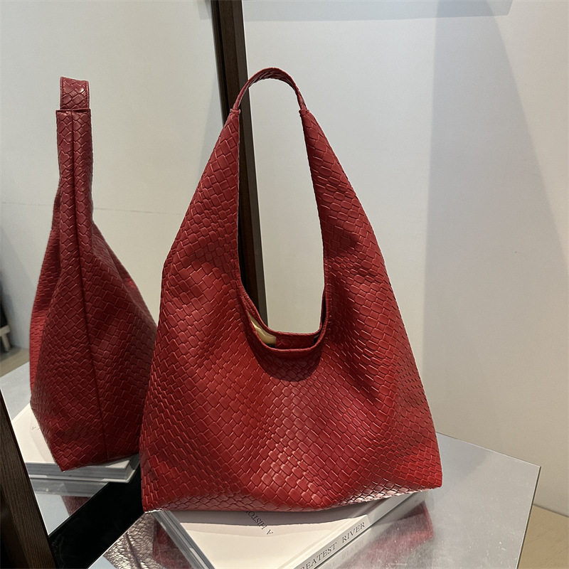2024 nuevo estilo simple retro de gran capacidad brazaleta bolso de mujer Chaoseng invierno monocolor bolso de hombro