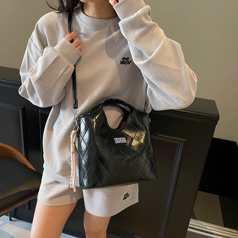 Retro shoulder bag, one-shoulder bag with diamond pattern, high-quality style