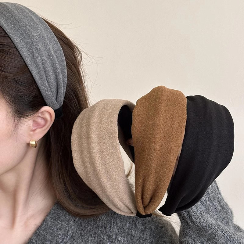 Simple and Elegant Wide-Edge Suede Headband for Women, 2026 New Spring and Autumn Hairband, Makes Face Look Smaller, Non-Slip Hair Accessory Simple and Elegant Wide-Edge Suede Headband for Women, 2026 New Spring and Autumn Hairband, Makes Face Look Smaller, Non-Slip Hair Accessory