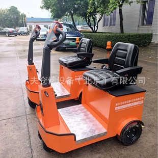 Three Wheels seated Drive Electric Tug Tow Tractor