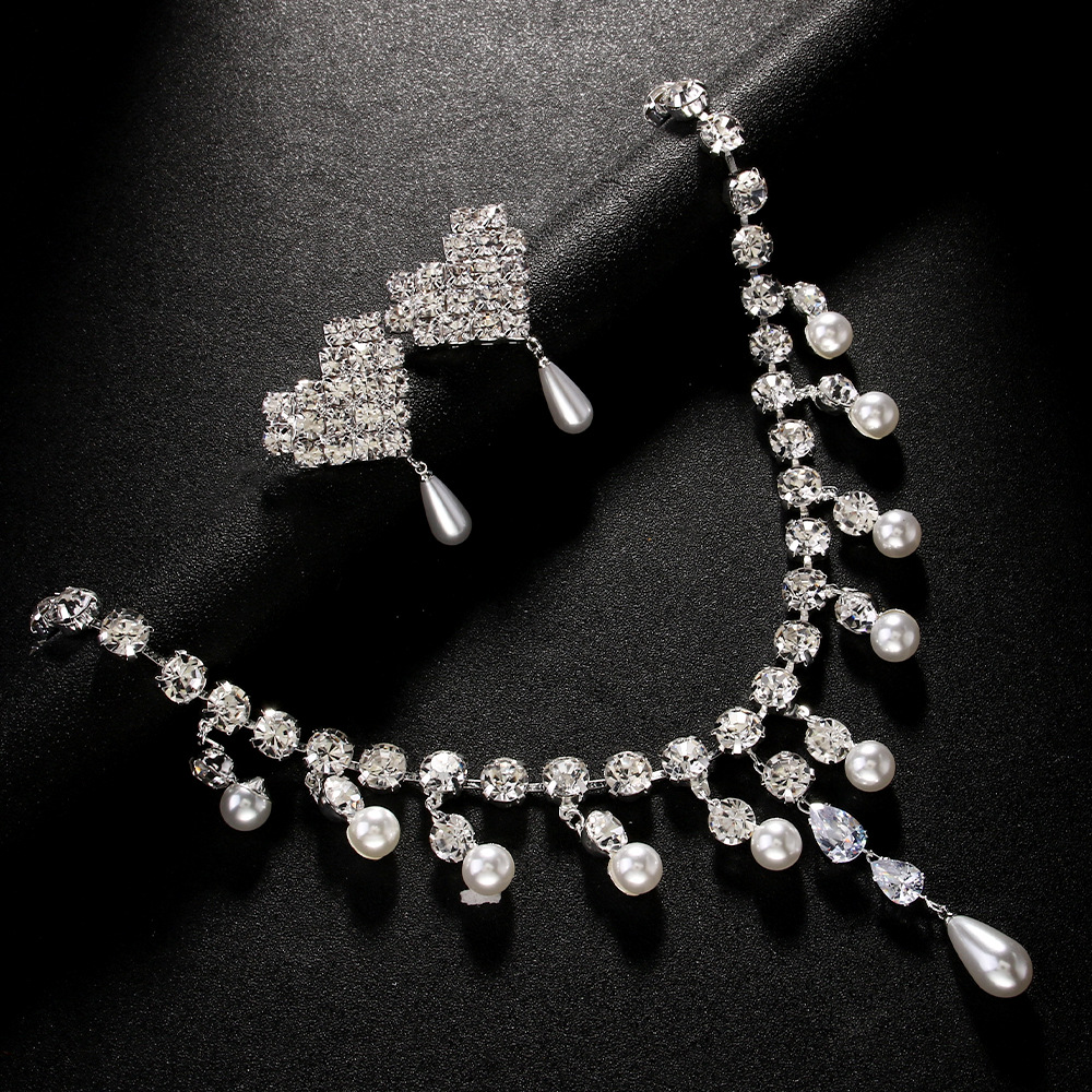 Europa y América de moda perla con joyería de bordillo temperamento diamante amor pendientes collar accesorios conjunto de joyería