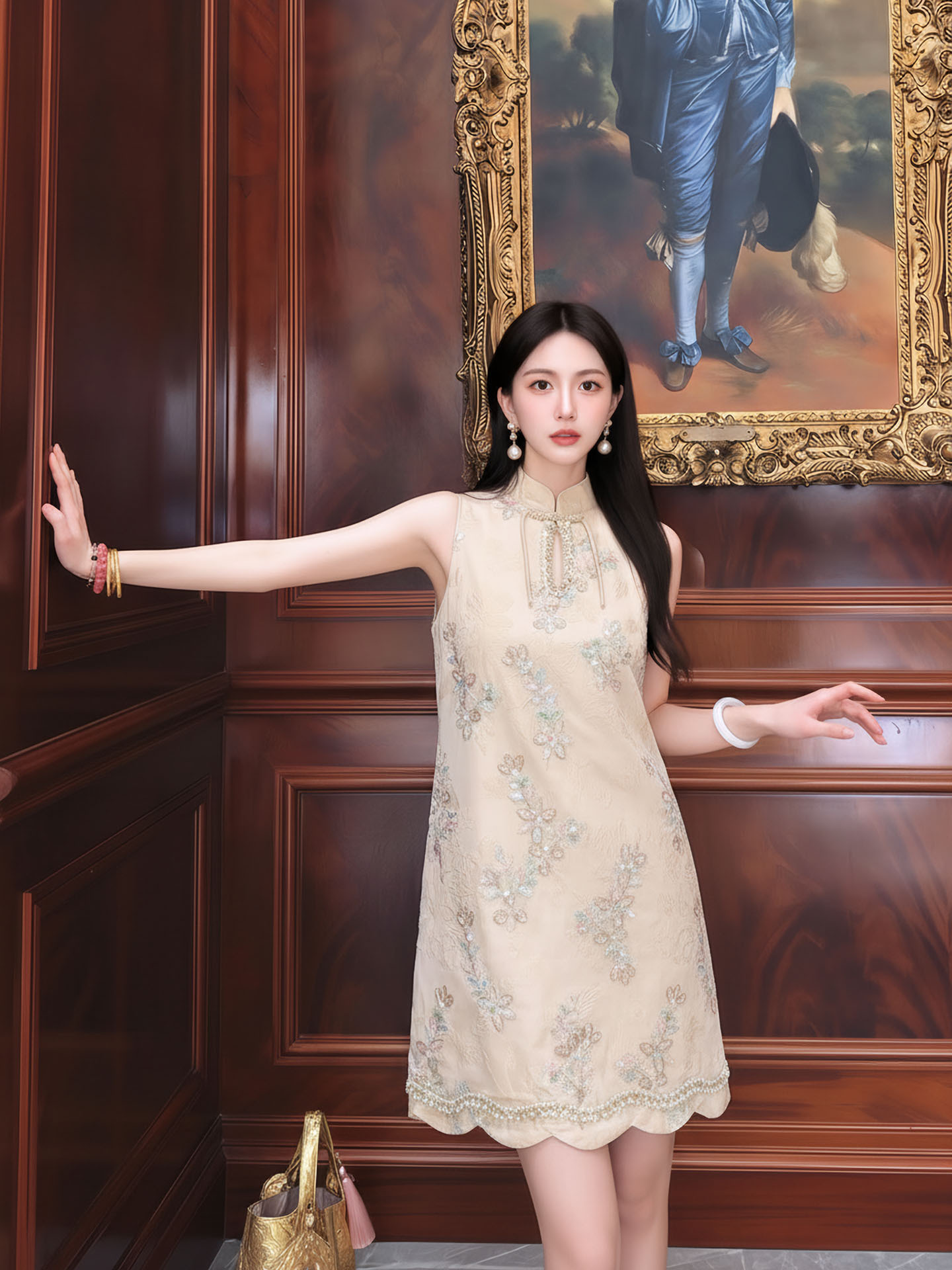 Đầm suông midi tay không họa tiết hoa nhí phong cách Tân Trung Hoa thêu hạt cườm — màu mơ