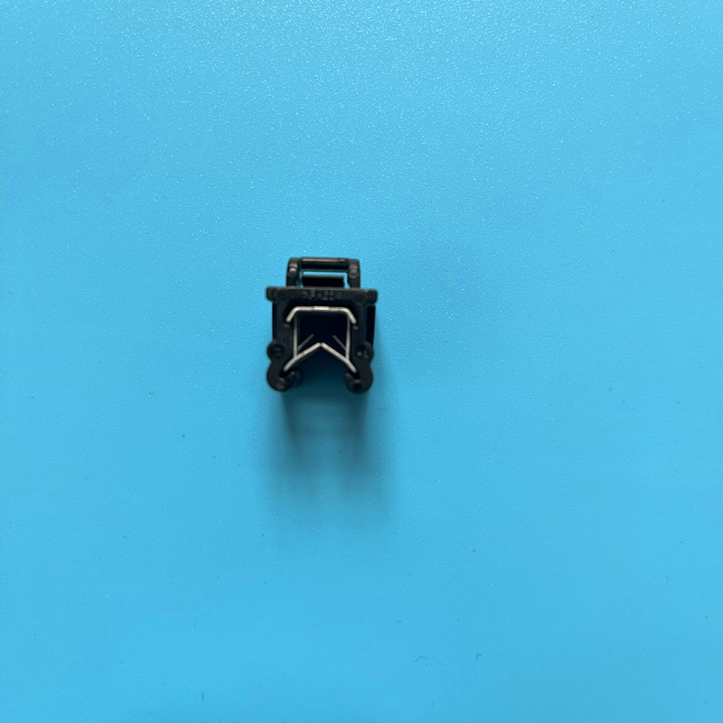 156-00673汽车钣金卡扣EC19线路管路固定边缘车窗扎带钢铁卡子