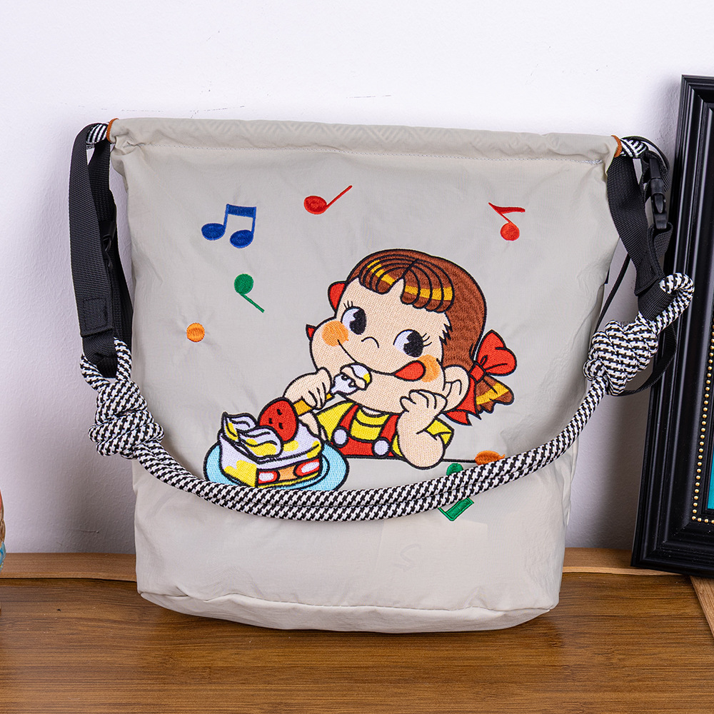 [ジッパーバケットバッグ]新しい調節可能なファッショナブルな刺繍ショッピングバッグ、多用途、軽量、ポータブルショルダークロスボディバッグ、トレンディ