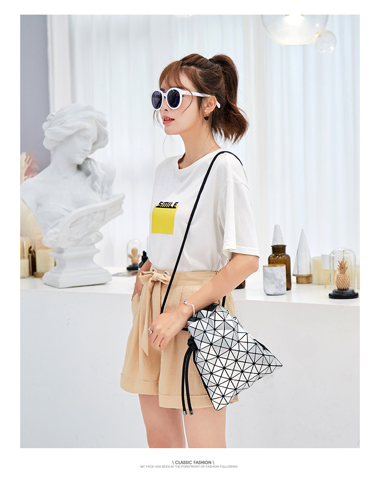 2024 nuova borsa a tracolla giapponese da donna a secchiello con coulisse a spalla in PU brillante con geometria a griglia di diamanti_voghion.com