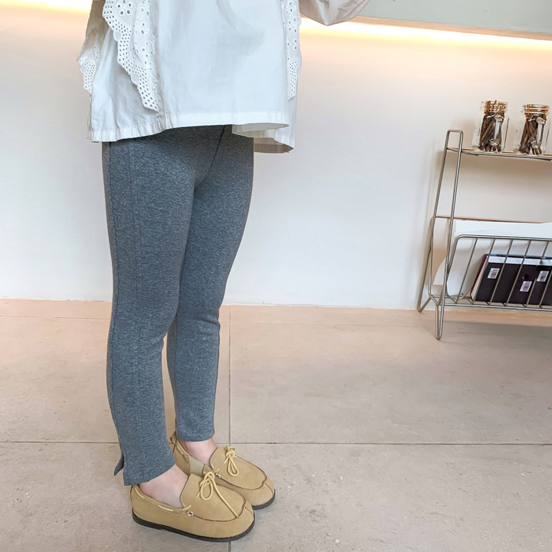 Leggings con abertura para niñas, ropa infantil, primavera y otoño 2025, pantalones elásticos versátiles, pantalones ajustados de algodón, pantalones para usar como prenda exterior.