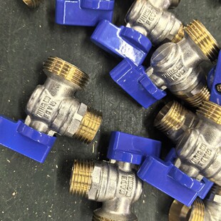 ���Q���y ��ˮ���{ɫ�ֱ����y ��ʽ��о���y ��ˮͰˮ��3/4��ˮ��