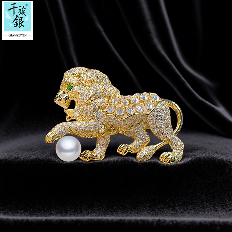 Qianzu Silver European and American Trend New Copper Zircon Lion Brooch Natural Pearl Corsage Accessories Gift for Boyfriend