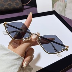 新型の半枠のダイヤモンドの日焼け止めのメガネの金属の女性のサングラスの欧米のファッションのクロスボーダーの小さい枠の高級感のサングラス