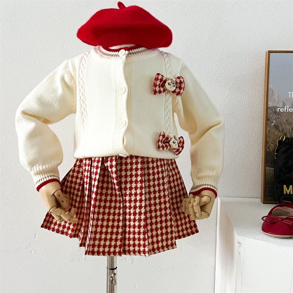 2024 Herbst/Winter Mädchenpullover Baby Neujahrskleidung, Western-Stil Kleiderset, Kinder gestricktes zweiteiliges Set_voghion.com