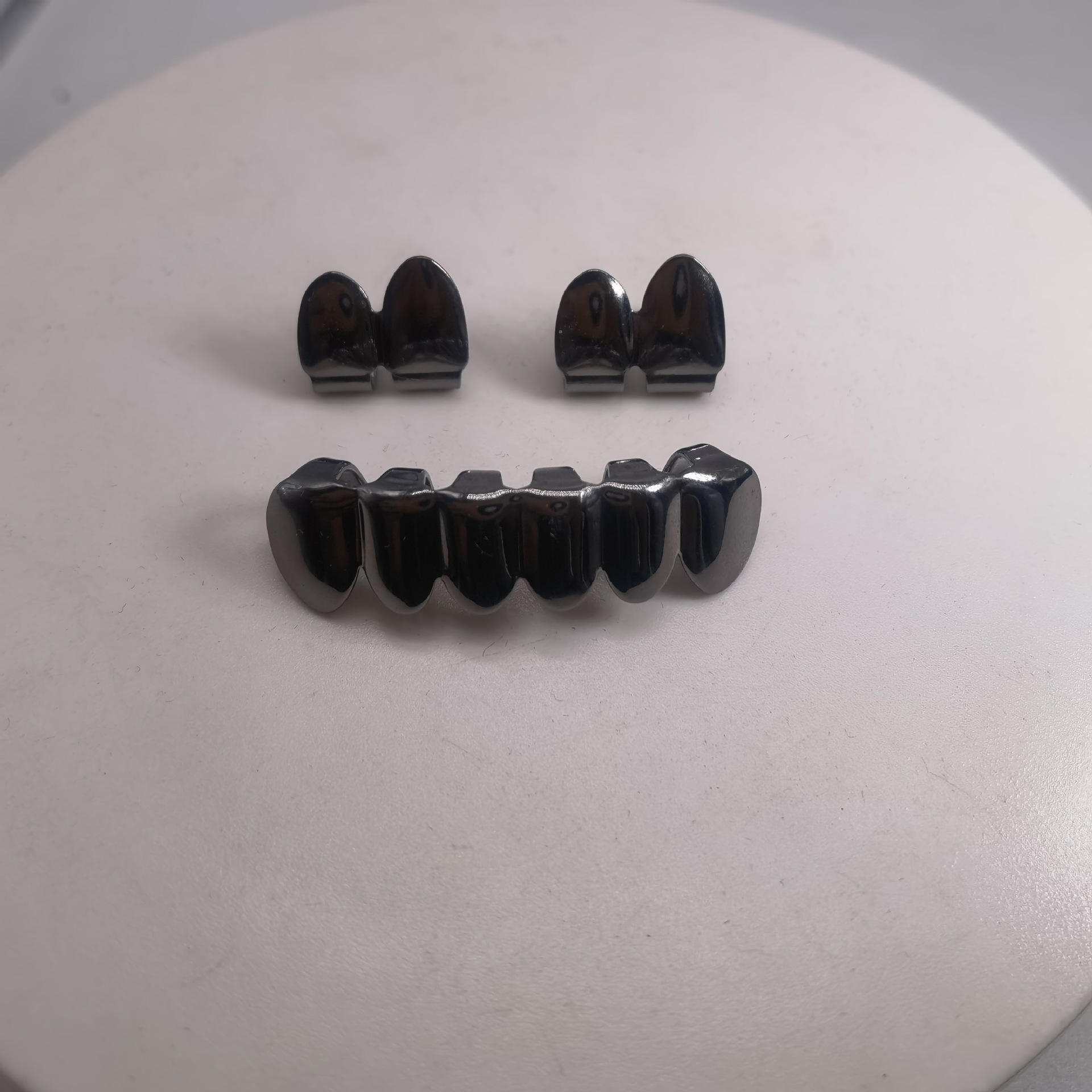 Street Occasion Hot Sale Fashion Double Glossy Three-Piece Hip Hop Hiphop Men And Women Halloween Stage Dentures Props
